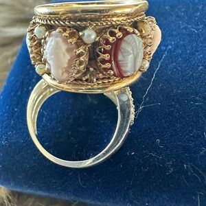 Antique Gold Cameo Ring
